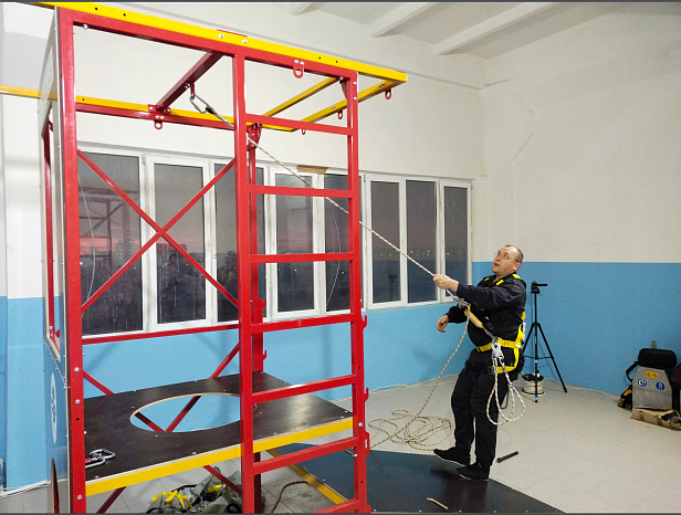 г.Екатеринбург. Учебный центр АНО ДПО «ЦПР ПРОФИ» использует при обучении верхолазный полигон